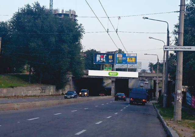Міст 13.5x1.5,  ул.Победы, бул.Центральный, вход в рынок, движ в сторону ЖД вокзалов