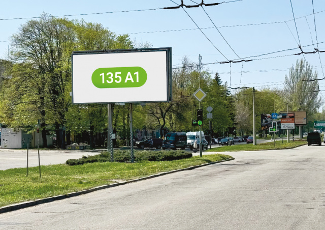 Щит 6x3,  вул. Космічна, перехрестя з вул. Чумаченко, вїзд у місто